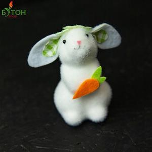 Зайчик с морковкой